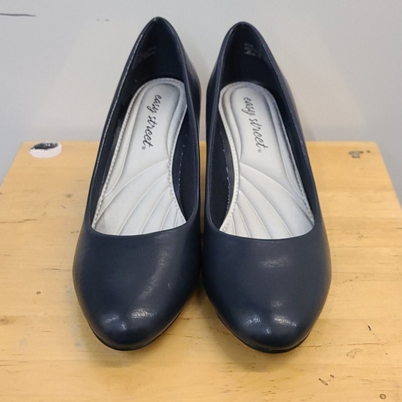 New! Easy Street Fabulous Navy Pump US 7 - Picture 1 of 3